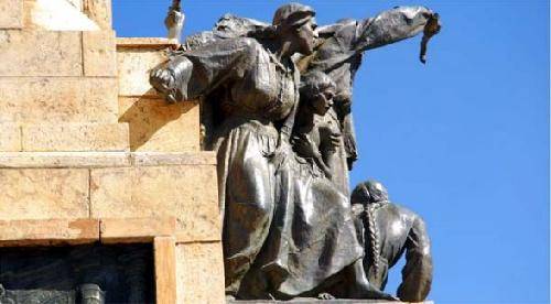 LAS MUJERES COCHABAMBINAS